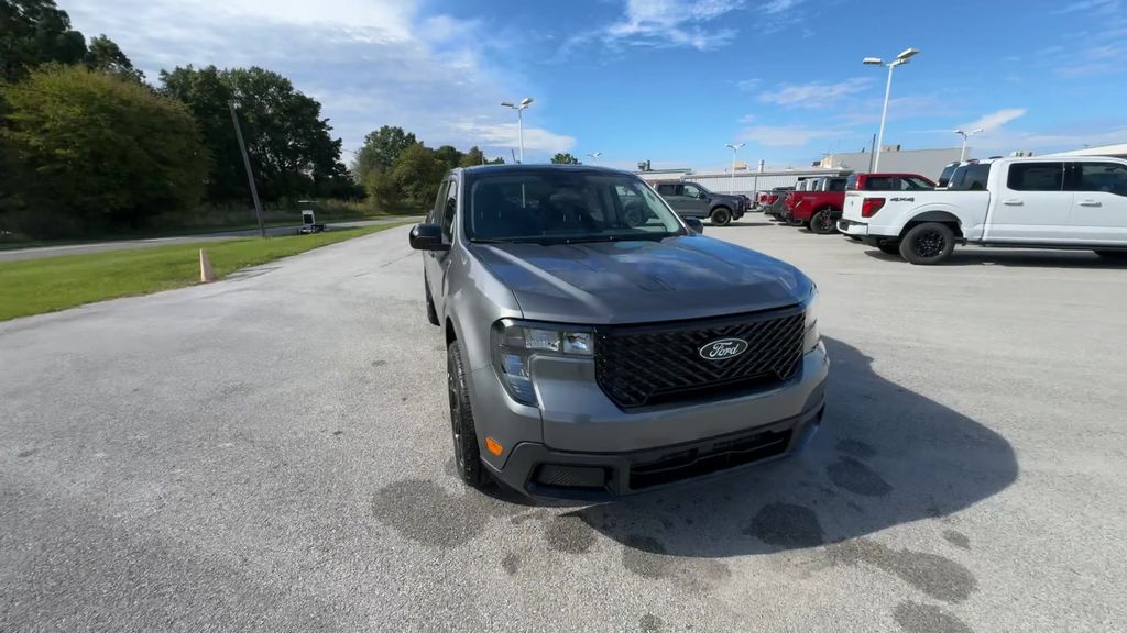 2025 Ford Maverick XLT photo 2