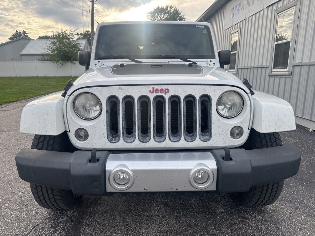 2015 Jeep Wrangler Unlimited Sahara photo 2