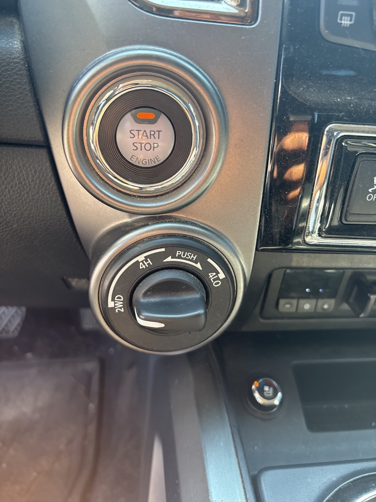 2016 Nissan Titan Crew Cab Platinum Reserve photo 18