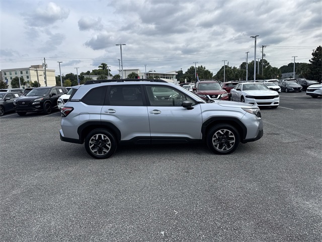 2025 Subaru Forester Premium photo 4