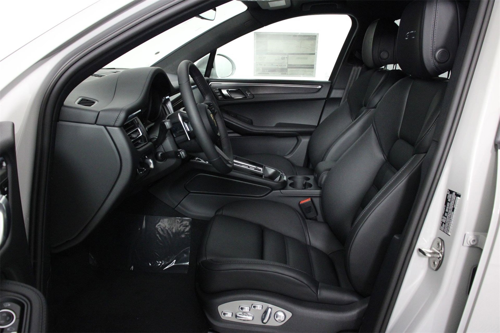 2026 Porsche Macan GTS photo 5