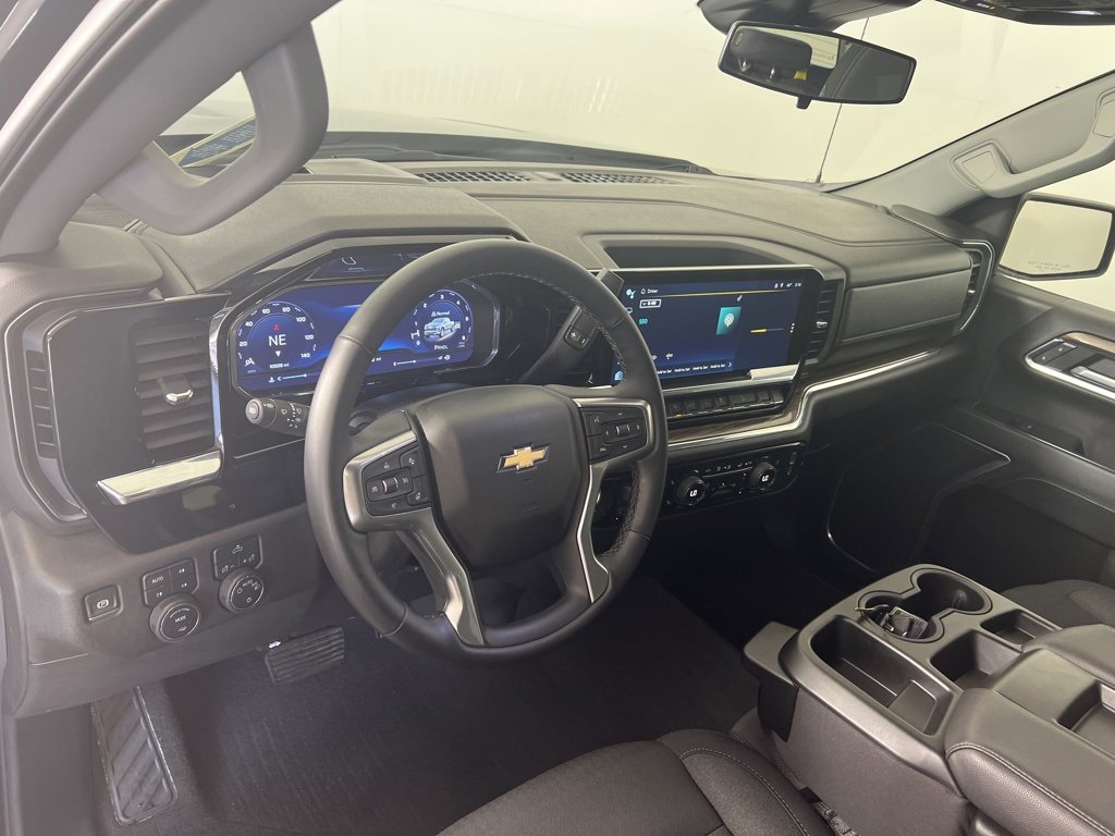 2025 Chevrolet Silverado 1500 LT photo 2