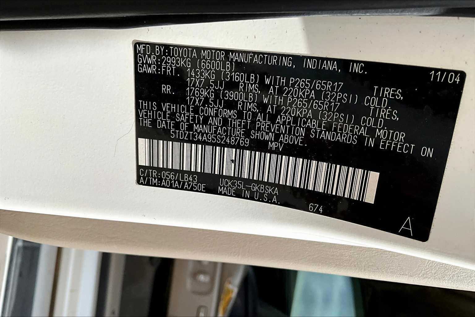 2005 Toyota Sequoia SR5 photo 29