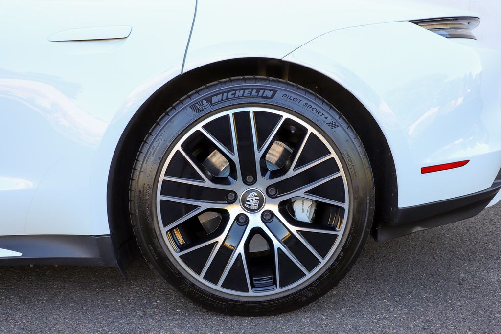 2020 Porsche Taycan Turbo photo 12