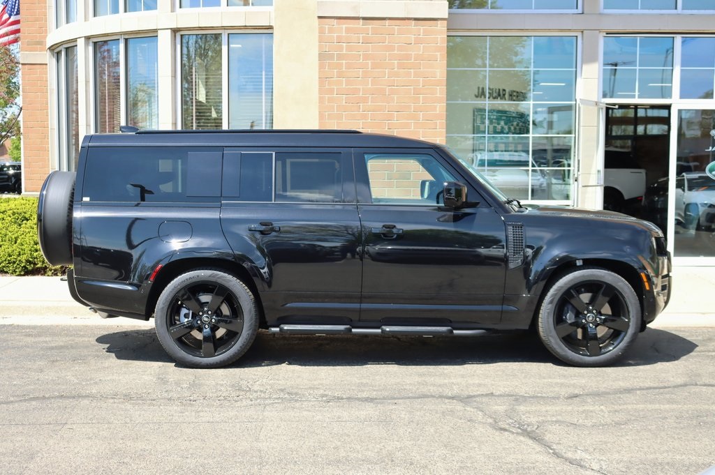 2025 LAND ROVER DEFENDER - Image 7