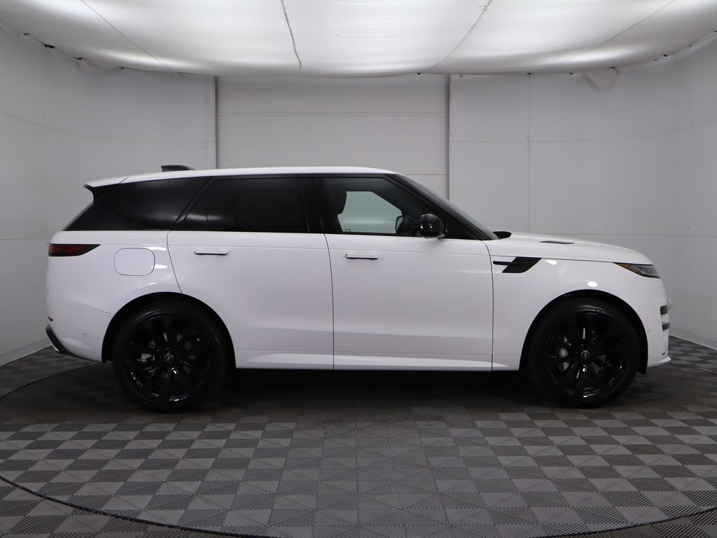 2025 Land Rover Range Rover Sport SE photo 3