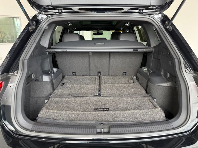 2020 Volkswagen Tiguan SE R-Line Black photo 31