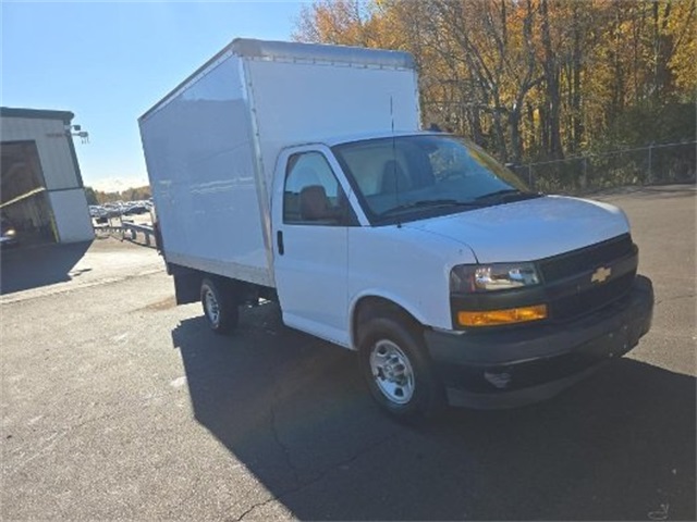 2021 Chevrolet Express Cutaway Base's photo