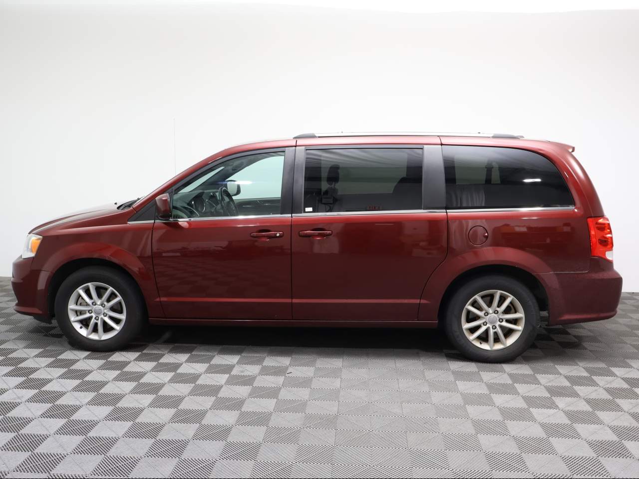 Used 2019 Dodge Grand Caravan SXT with VIN 2C4RDGCG7KR784814 for sale in Yuma, AZ