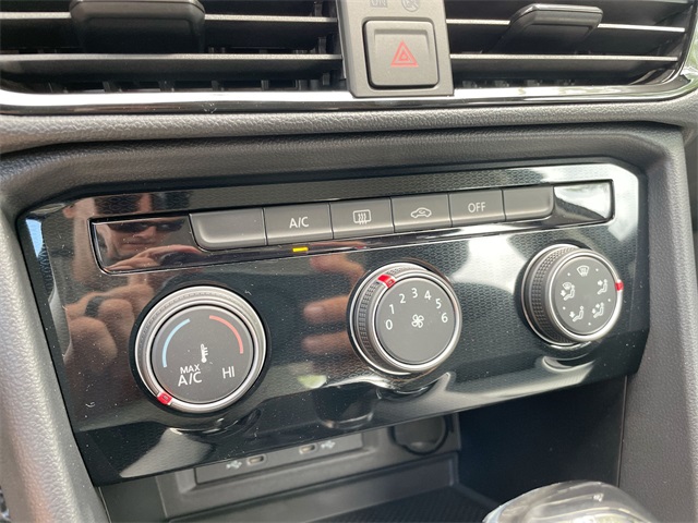 2025 Volkswagen Taos S photo 33