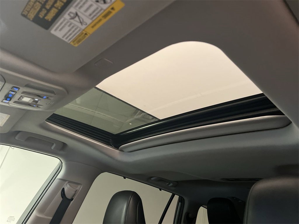 2021 Toyota Highlander XLE photo 22