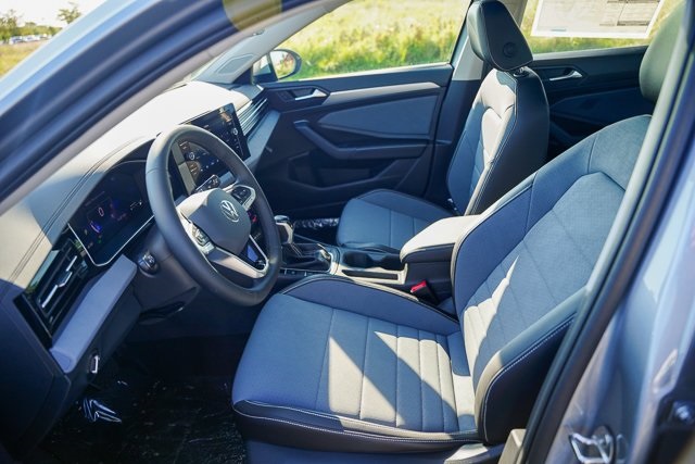 2025 Volkswagen Jetta 1.5T SE photo 8