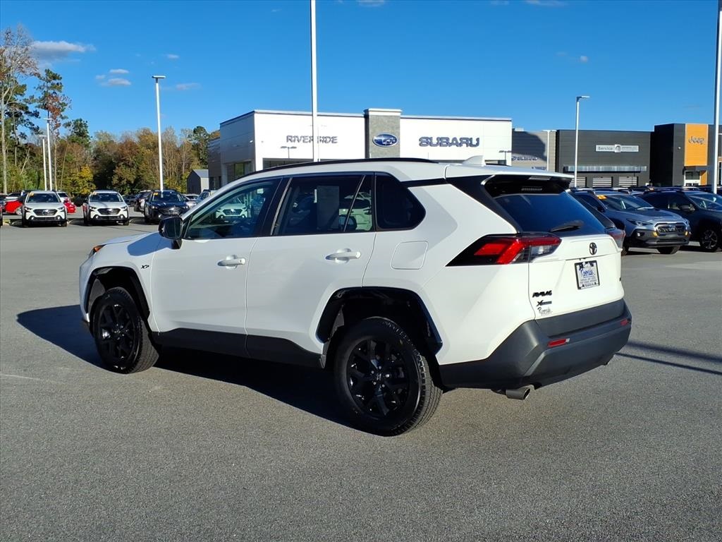 2021 Toyota RAV4 LE photo 3