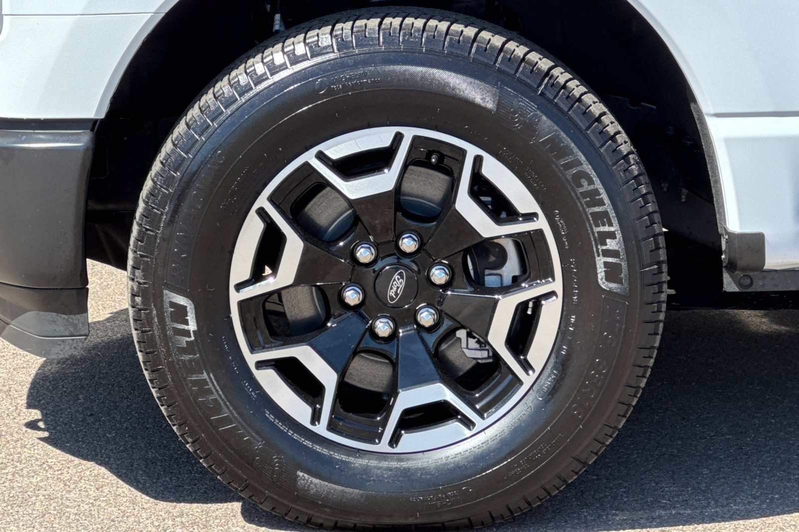 2024 Ford F-150 Lightning photo 21
