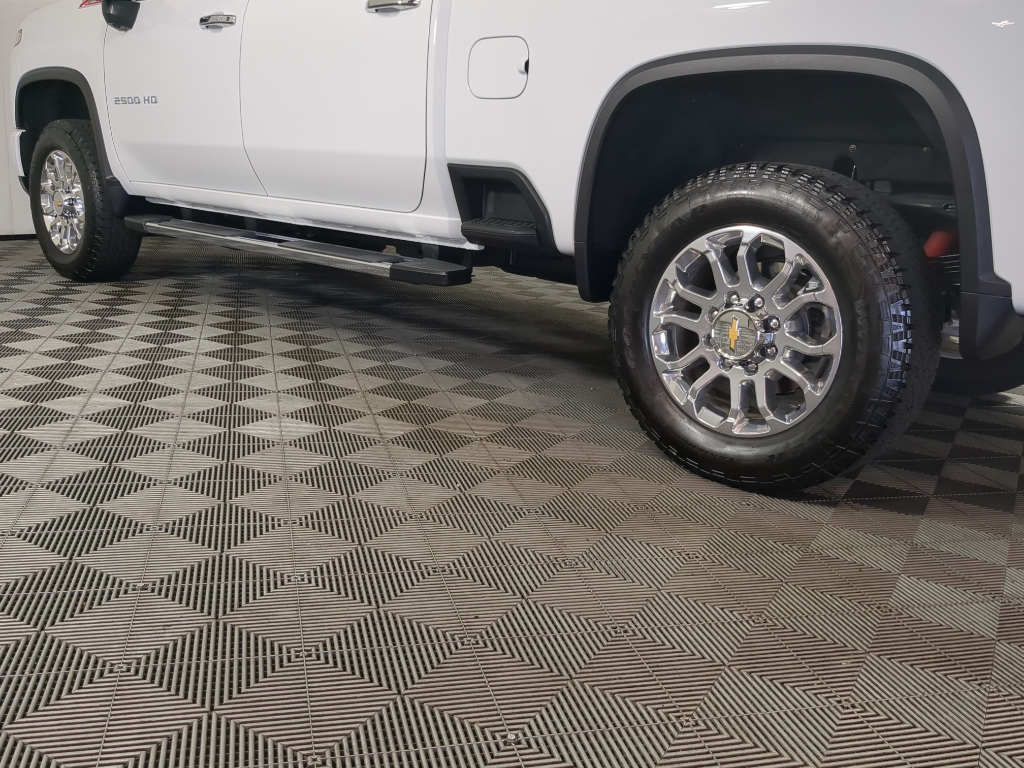 2025 Chevrolet Silverado 2500HD LTZ photo 3
