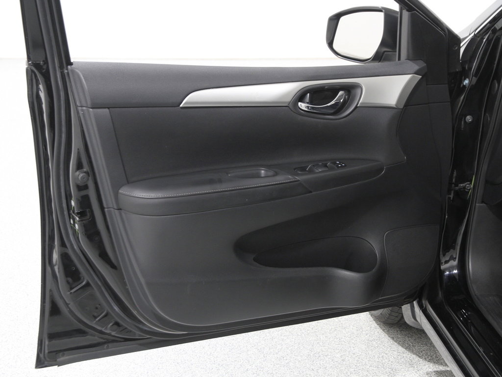 2018 Nissan Sentra S photo 4