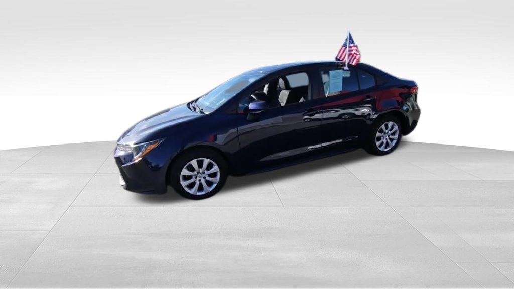 2025 Toyota Corolla LE photo 3