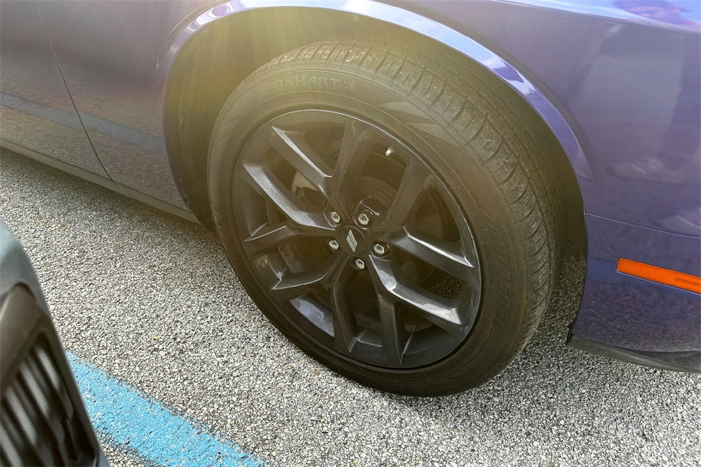 2022 Dodge Challenger SXT photo 6