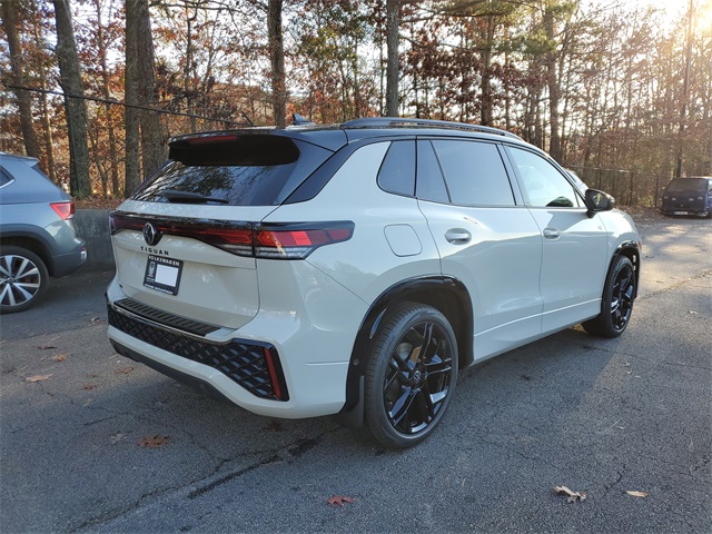 2026 Volkswagen Tiguan SE R-Line Black photo 4