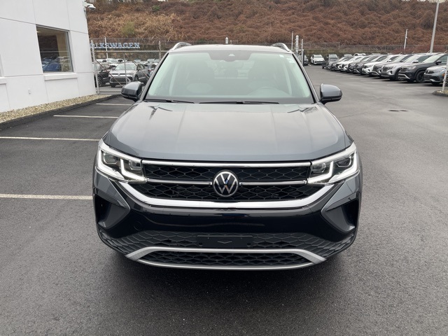 2022 Volkswagen Taos SEL photo 3