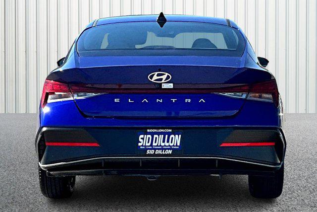 2025 Hyundai Elantra SEL Convenience photo 4