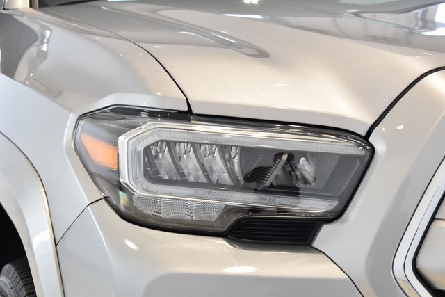 2021 Toyota Tacoma Limited photo 2