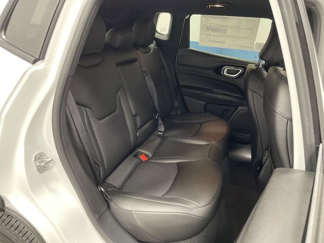 2025 Jeep Compass Latitude Altitude Special Edition photo 25