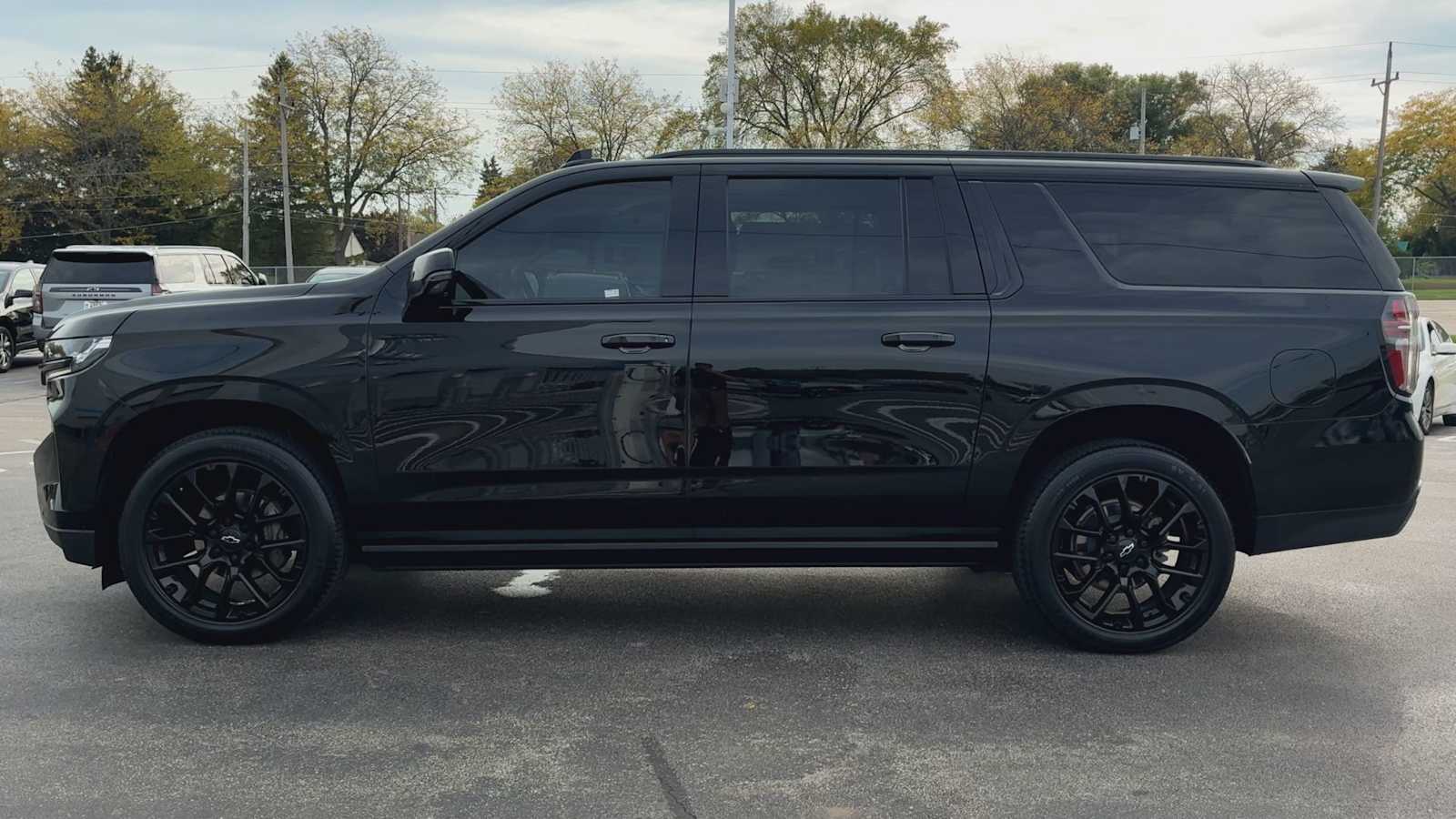 2023 Chevrolet Suburban High Country photo 4