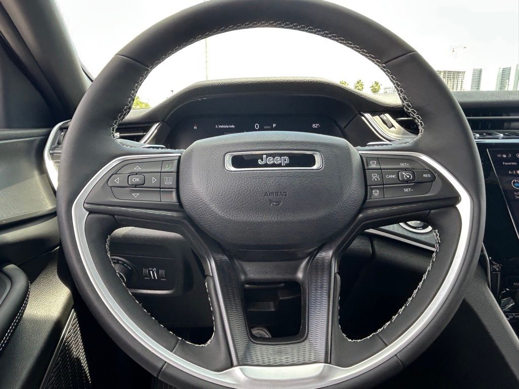 2025 Jeep Grand Cherokee Laredo X photo 13