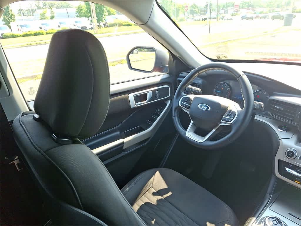 2020 Ford Explorer XLT photo 13