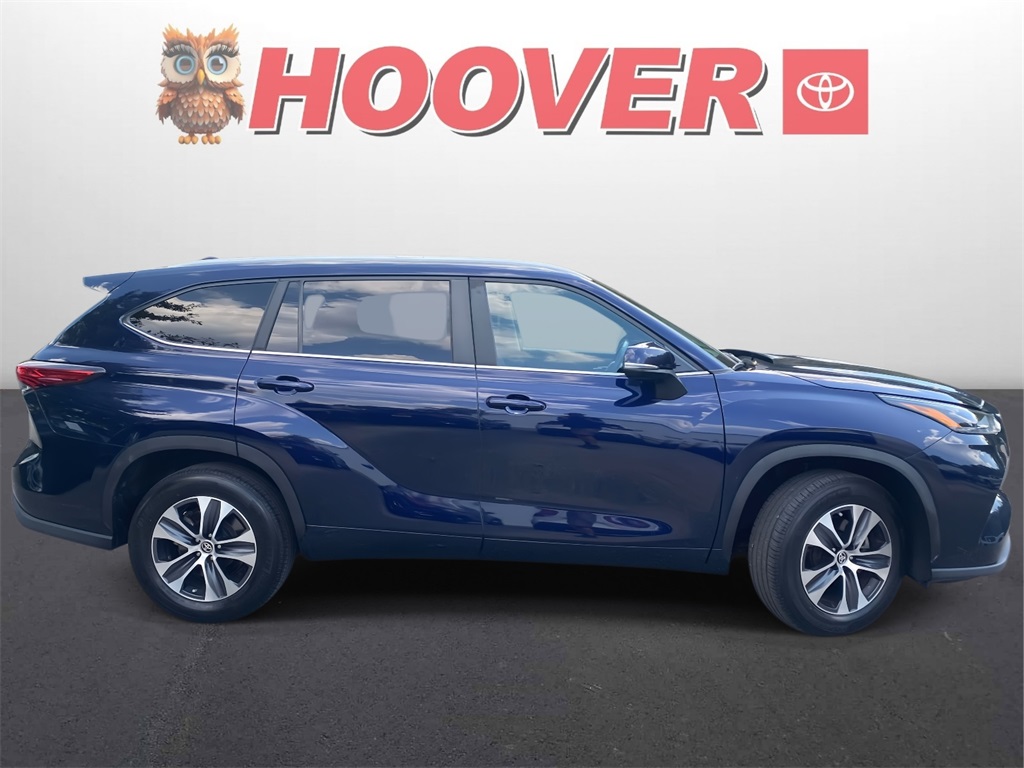 2023 Toyota Highlander XLE photo 2
