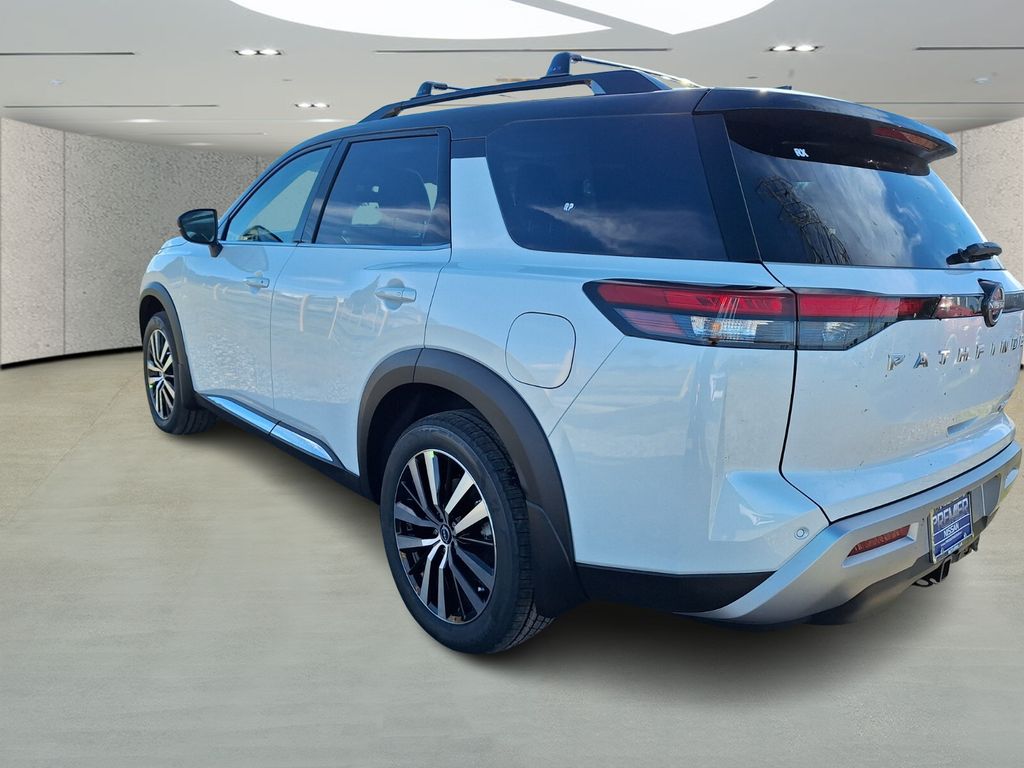 2025 Nissan Pathfinder Platinum photo 3