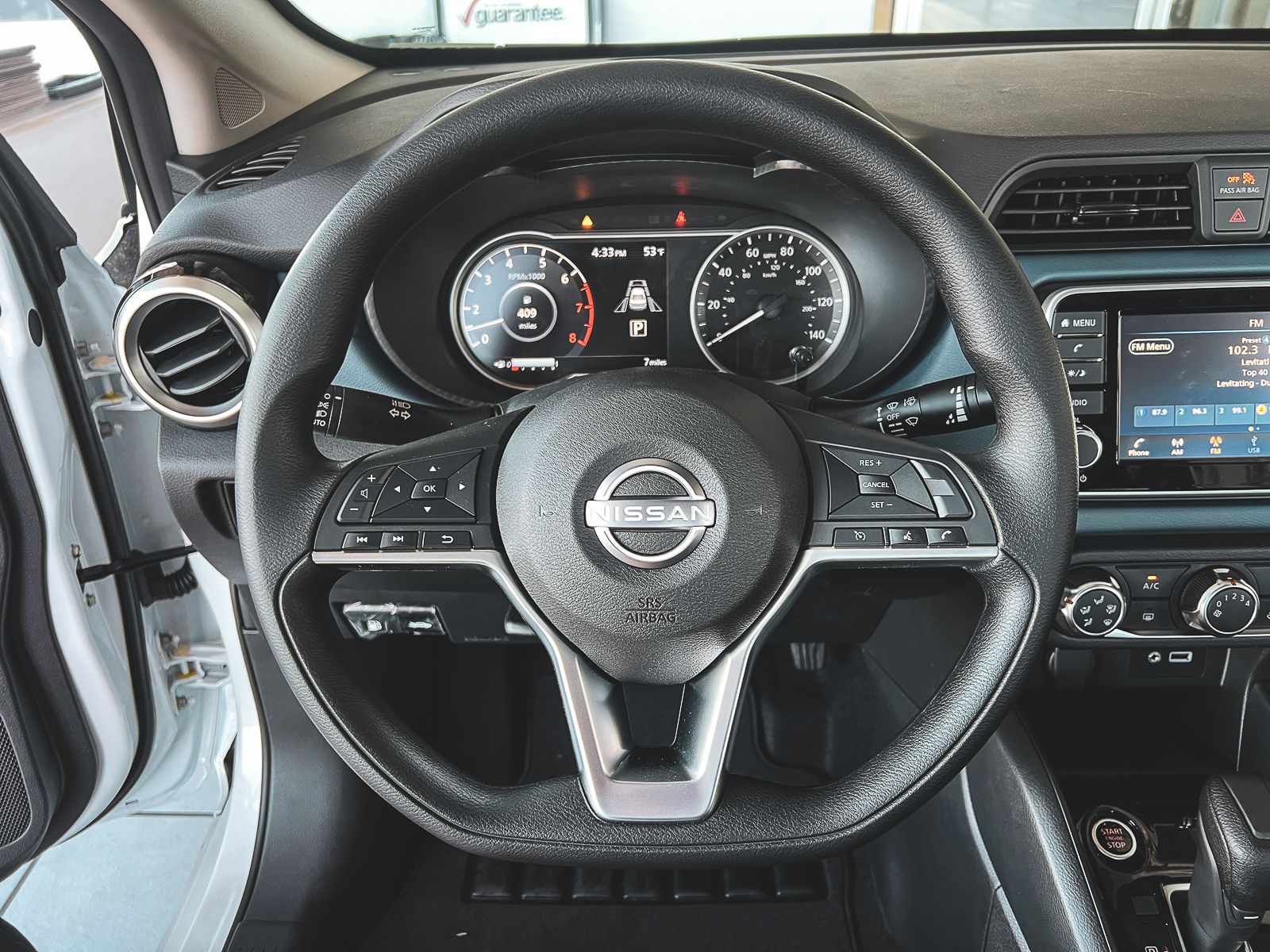 2025 Nissan Versa 1.6 SV photo 11