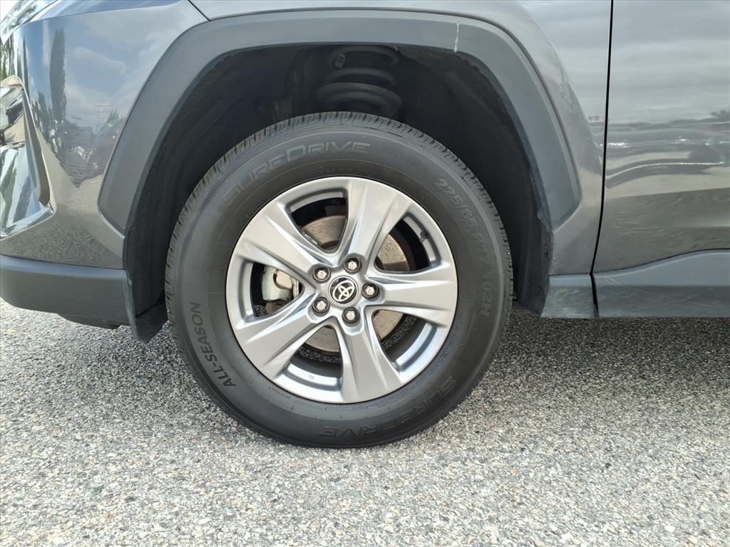 2024 Toyota RAV4 XLE photo 2