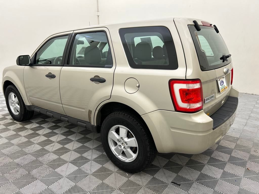 2010 Ford Escape XLS photo 6
