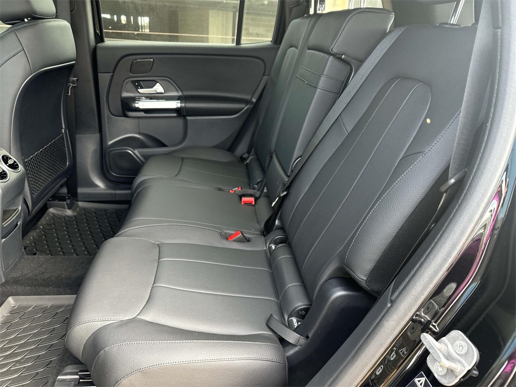 2025 Mercedes Benz GLB 250 photo 6