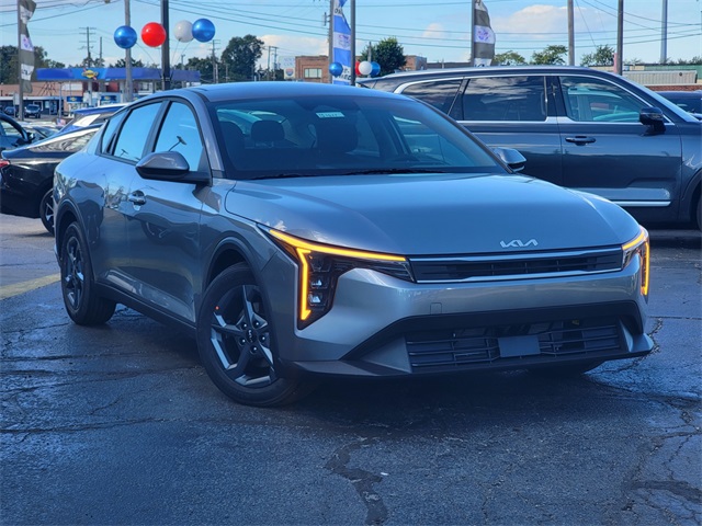 2025 Kia K4 LXS photo 2