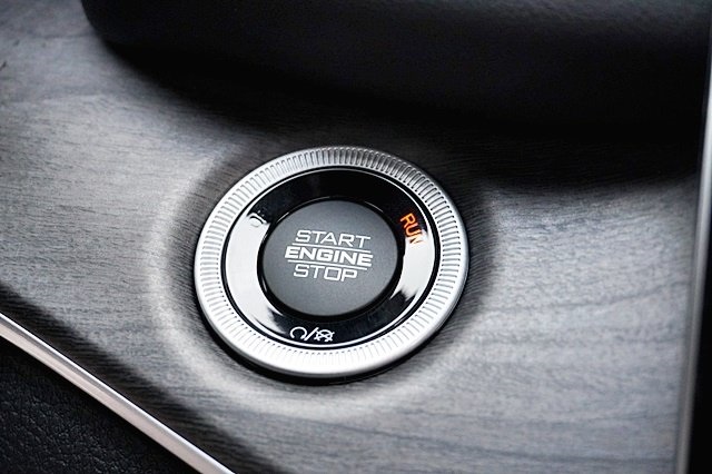 New 2023 Diamond Black Crystal Pearl-Coat Exterior Paint Jeep 4xe image 37