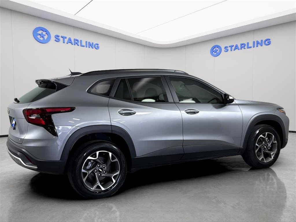 2024 Chevrolet Trax LT photo 9