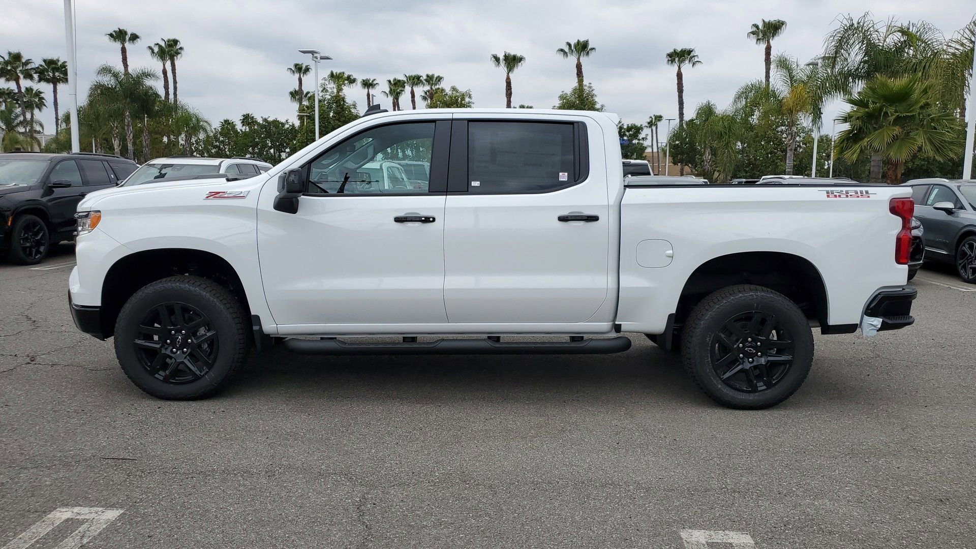 2025 Chevrolet Silverado 1500 LT Trail Boss photo 2