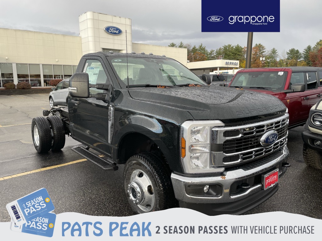 2026 Ford F-350 Super Duty Chassis Cab XL's photo