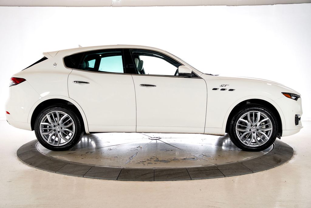 2022 Maserati Levante GT photo 6