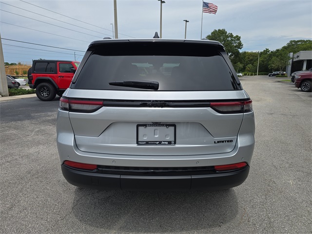 2025 Jeep Grand Cherokee Limited photo 3