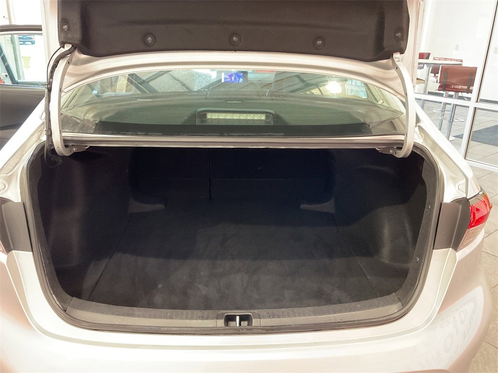 2024 Toyota Corolla LE photo 9