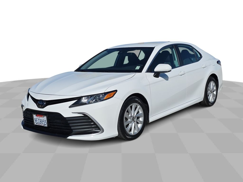 2023 Toyota Camry LE photo 4