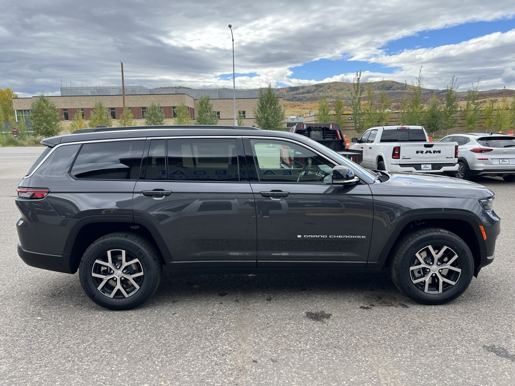 2025 Jeep Grand Cherokee Limited photo 4