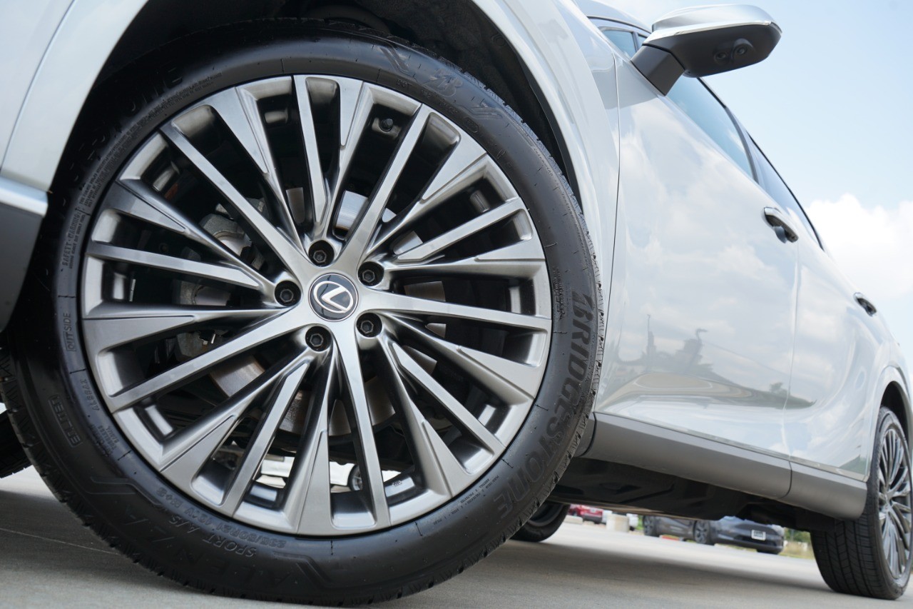 2023 Lexus RX 350h Luxury photo 7