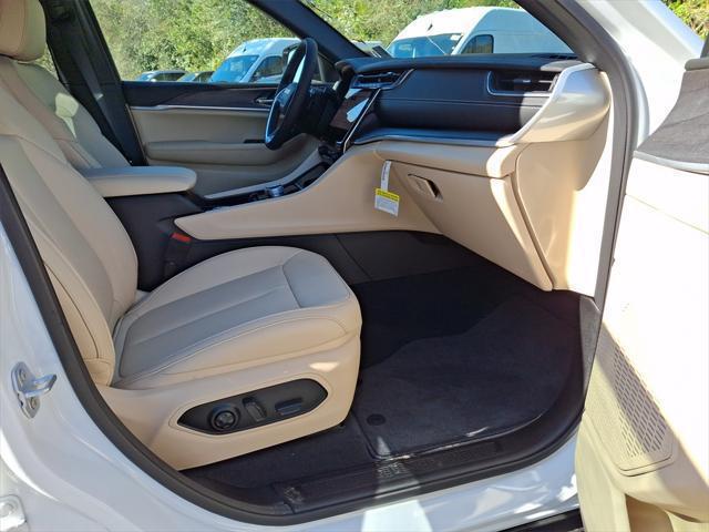 2025 Jeep Grand Cherokee Limited photo 12