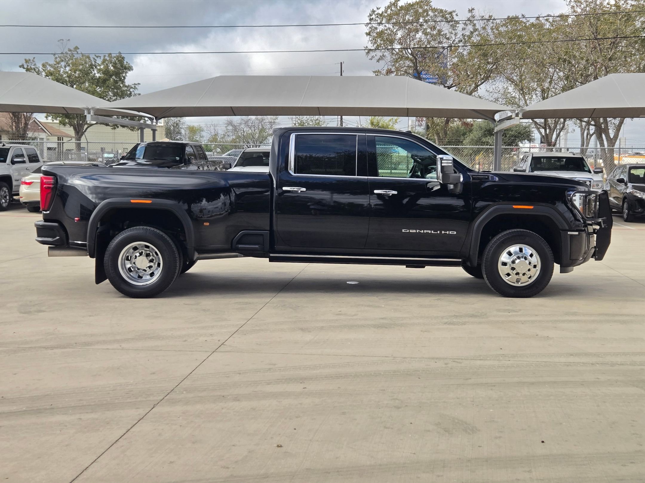 2025 Gmc Sierra 3500 HD Denali Ultimate photo 3