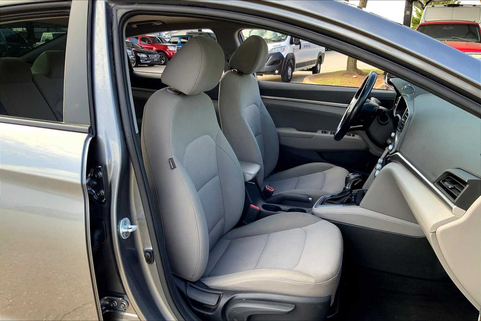 2019 Hyundai Elantra Value Edition photo 8